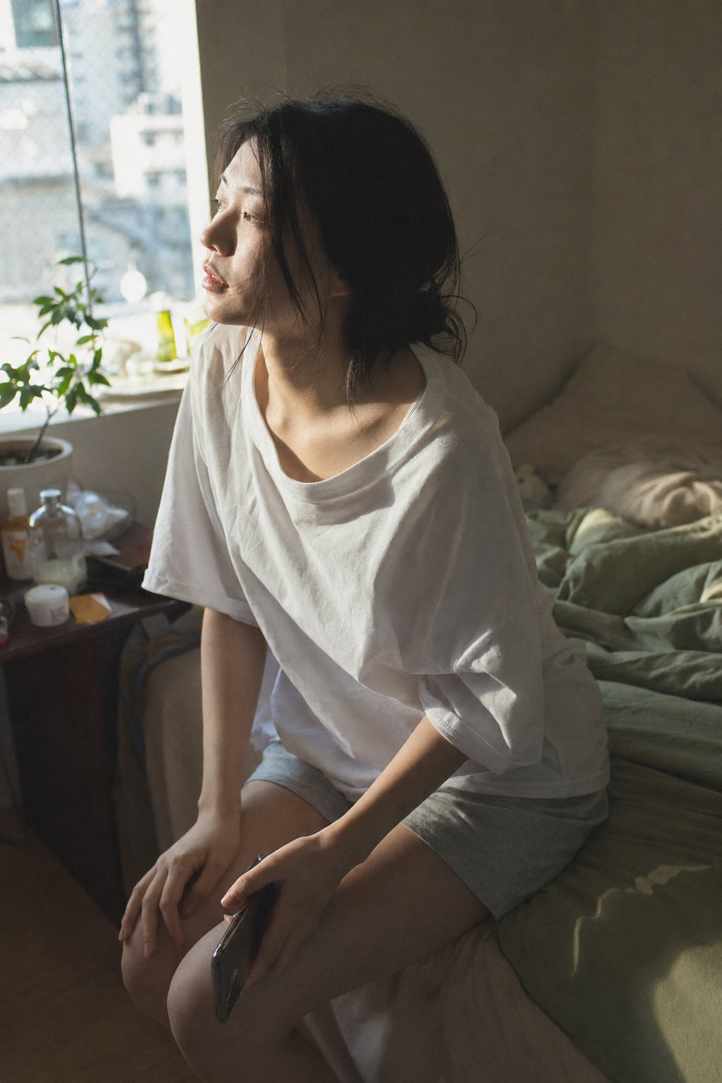 室内晨间写实摄影 - AI生成效果图